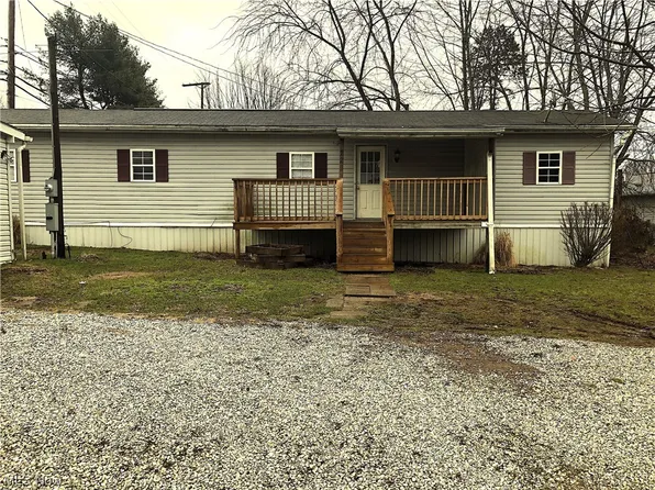 221 W South St, Barnesville, OH 43713
