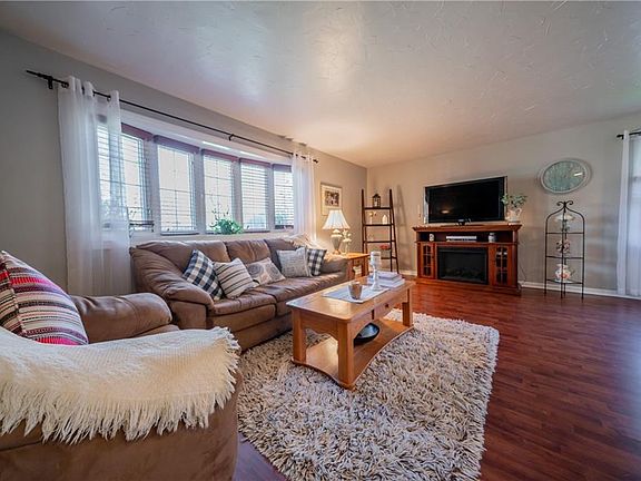 2nd image of 745 Walwick Ct