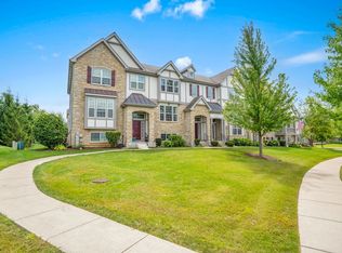 156 Sype Dr, Carol Stream, IL 60188