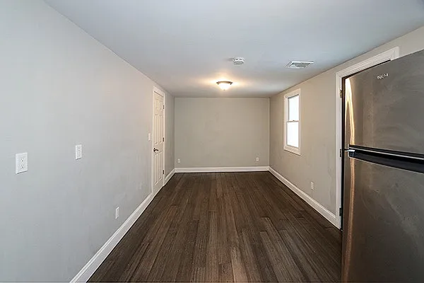 335 Gillette St — Photo 3