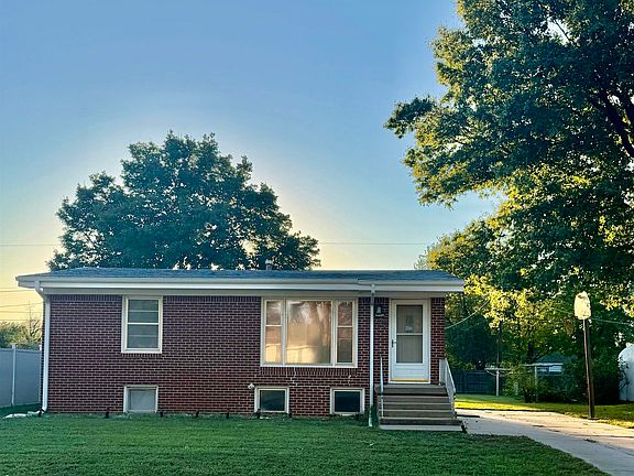 2nd image of 1017 S Poplar St