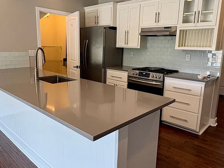283 Tyler Ave — Photo 2