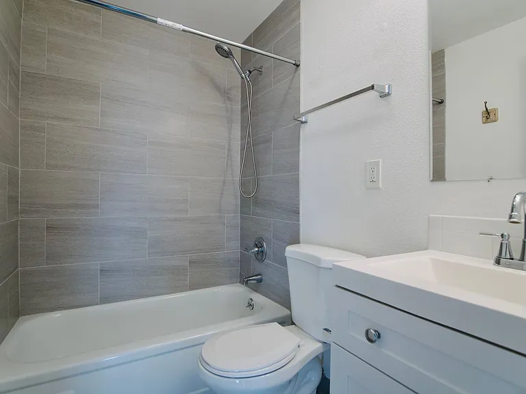 5111 SW Beaverton Hillsdale Hwy — Photo 10