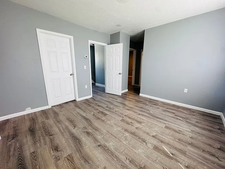 3237 Seymour Ave — Photo 10