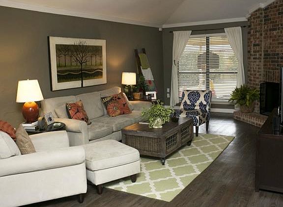3rd image of 1742 Clarendon Dr