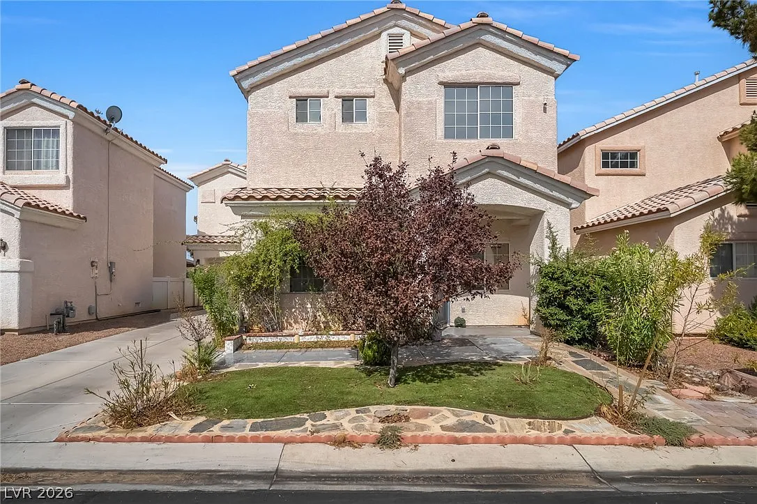 3 bed, 2.5 bath, 2261 sqft, $2,300 — Photo 2