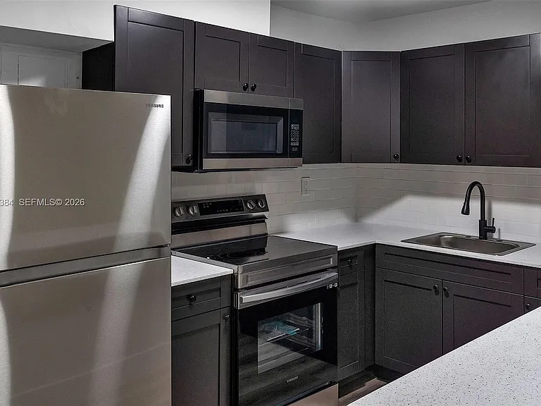 4037 SW 65th Ave #11 — Photo 6