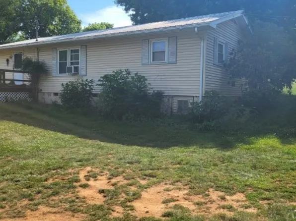 476 Allman Dr, Franklin, NC 28734