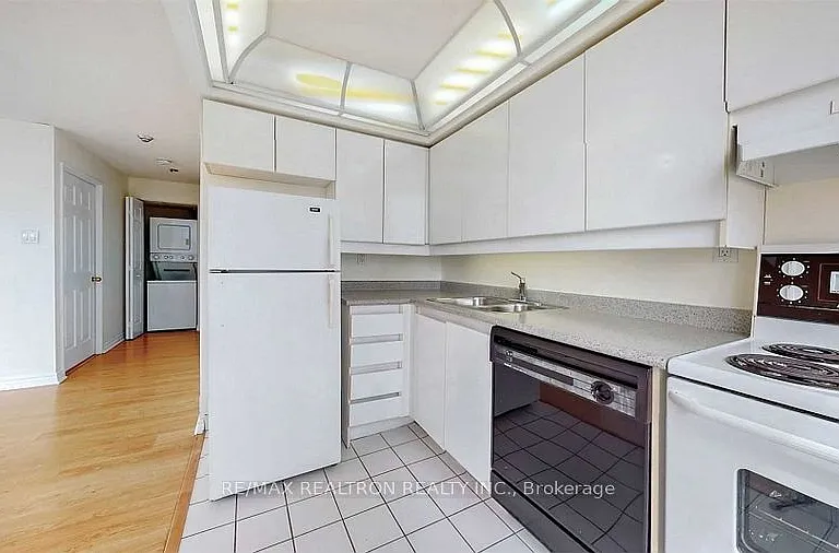 736 Bay St #2610 — Photo 12