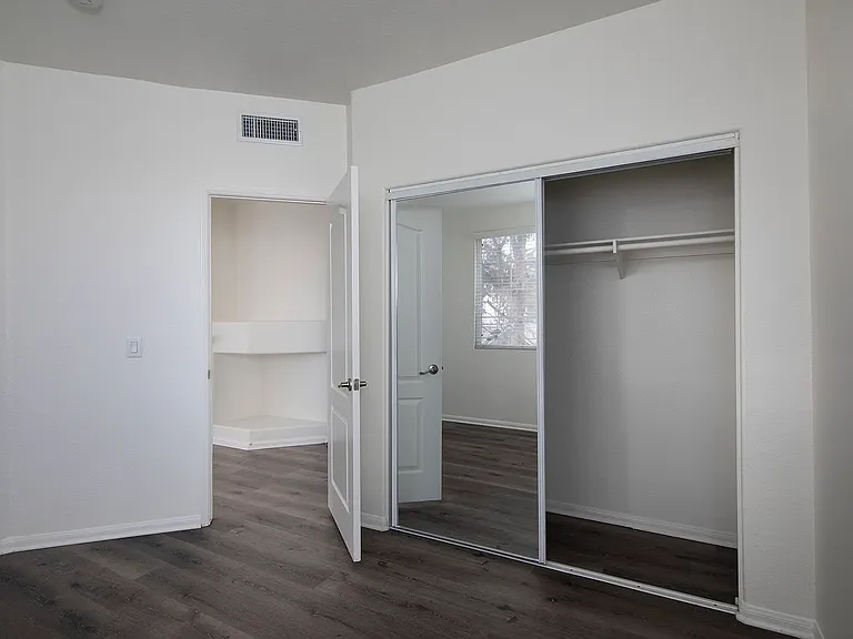 Creek View Condominiums — Photo 18