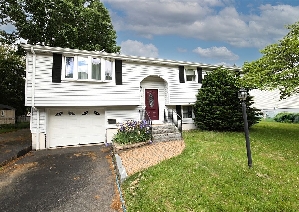 1st image of 18 Hollis St