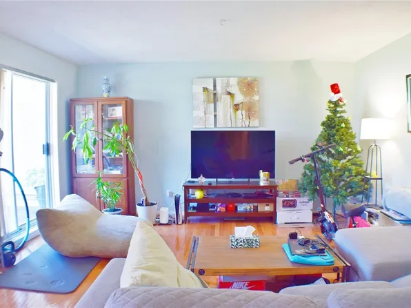 1694 Cedar Hill Cross Rd #207, Saanich, BC V8P 2P7