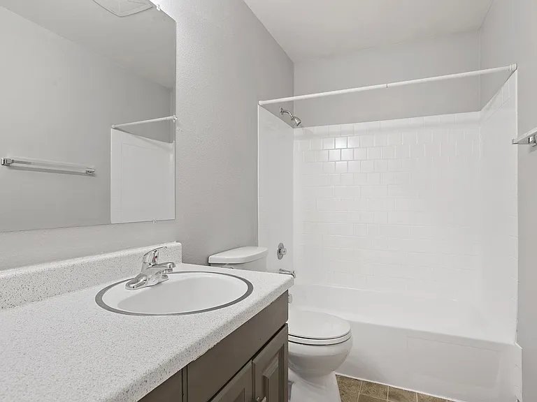 Wetherburne Square Townhomes — Photo 10