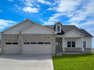 640 NW Concord Ln, Waukee, IA 50263