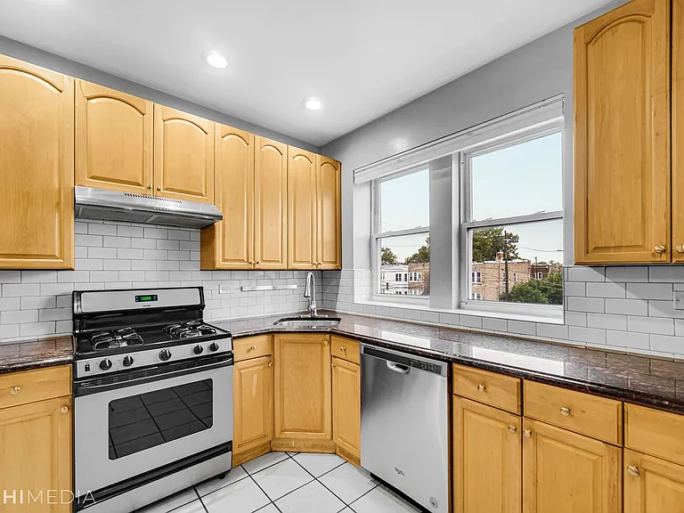 4006 W Nelson St — Photo 9