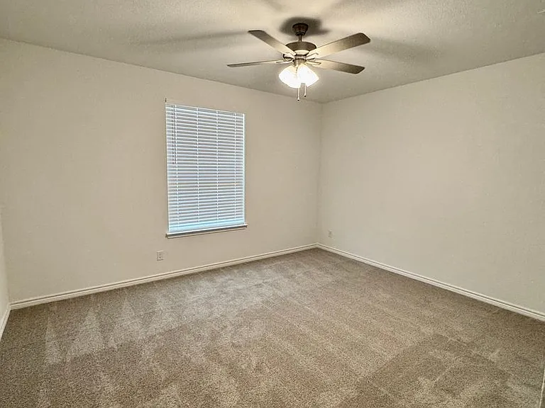 504 Saddle Ln — Photo 12