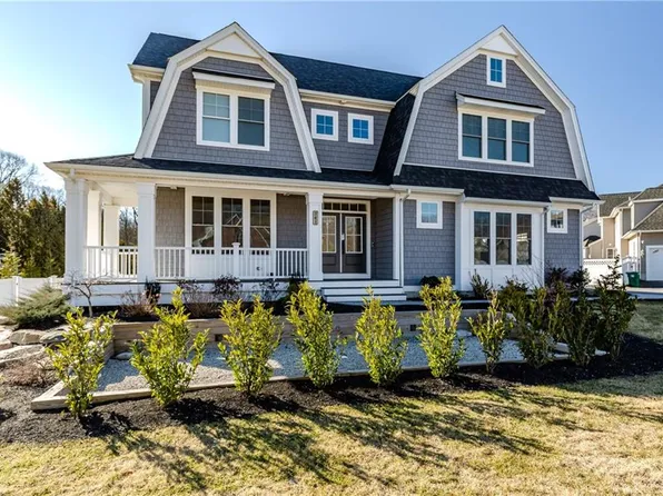 141 Fox Ridge Dr, Cranston, RI 02921