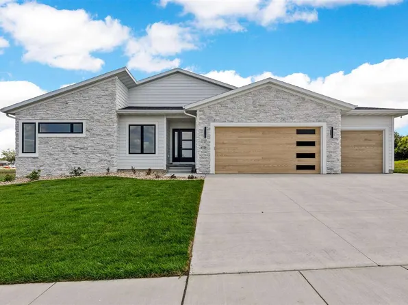 6720 Caldwell Ln, Cedar Rapids, IA 52411