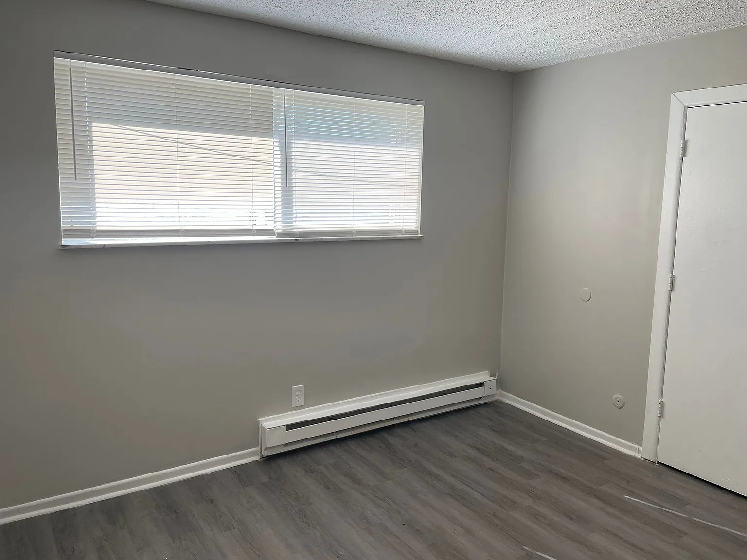 2 bed, 1000 sqft, $875 — Photo 2