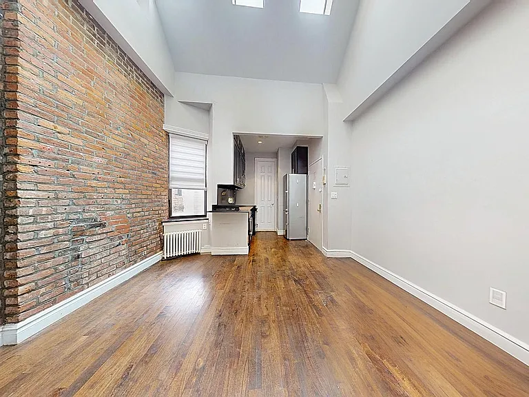 214 E 25th St #5RE — Photo 5