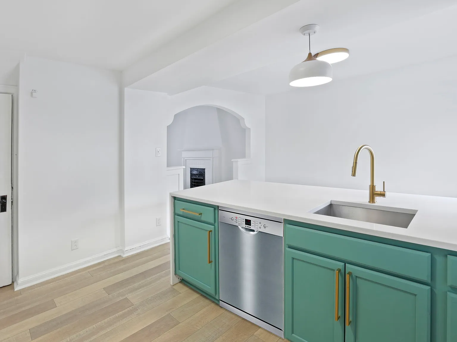 2 bed, 996 sqft, $1,200 — Photo 2
