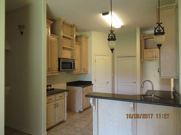 3rd image of 638 Barton Dr