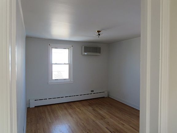4th image of 5531 S New England Ave