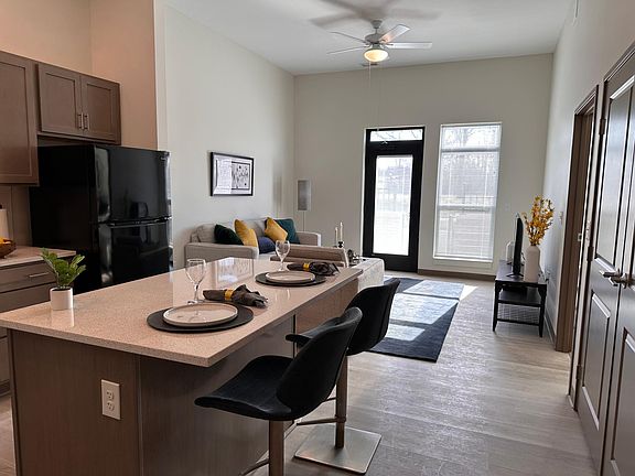 4th image of 2260 E 105th St #107