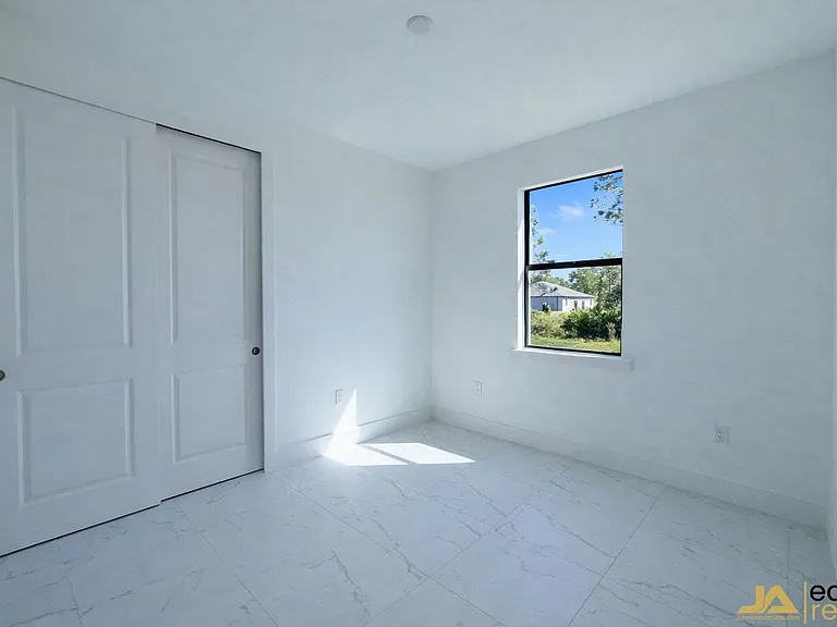 1047 Jaguar Blvd — Photo 3