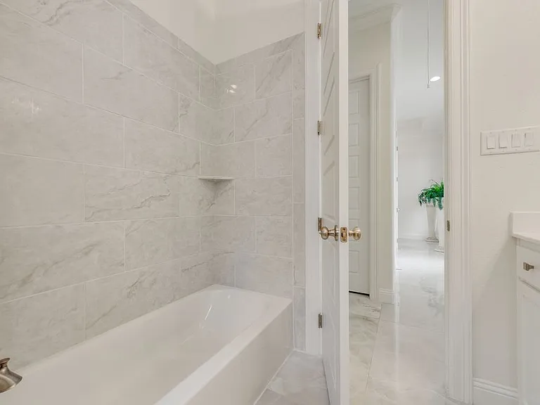 1424 Silent Springs Dr — Photo 16