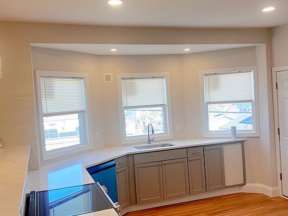 4th image of 48 Riverdale St #2