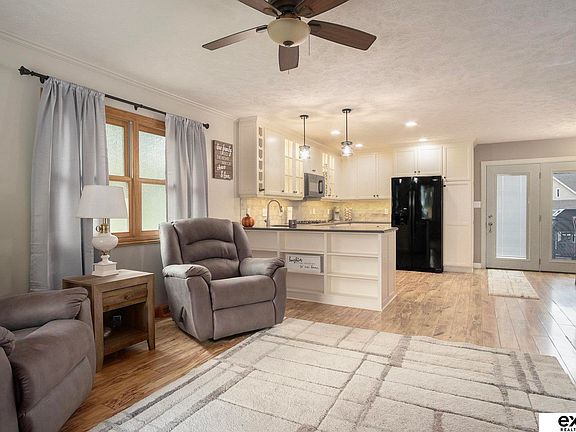 5th image of 212 Lois Ln