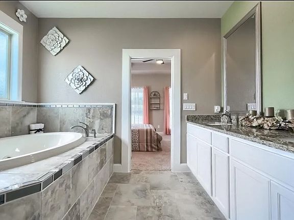 3rd image of 283 La Fortuna Dr