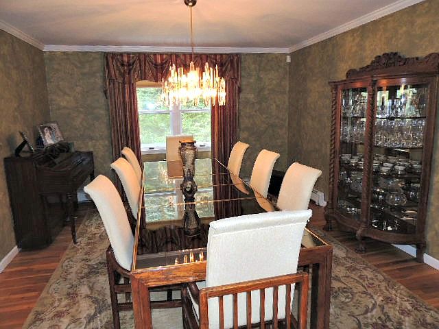 1st image of 8 Westend Dr