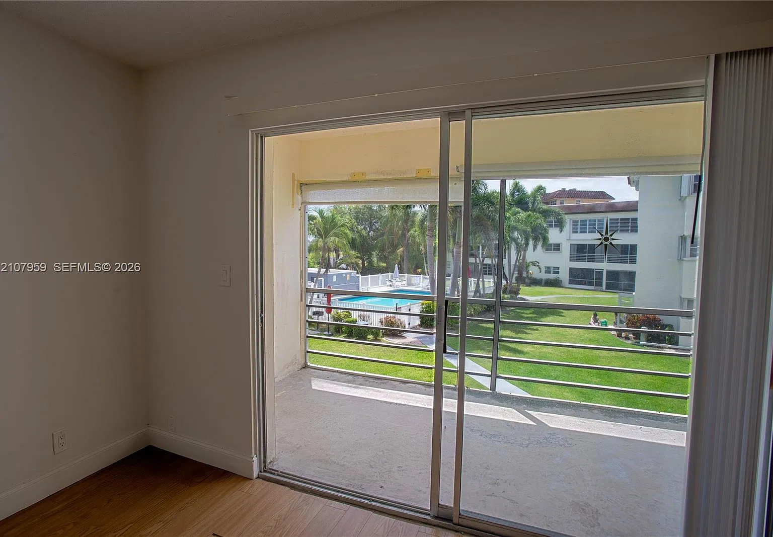Crystal House Condo — Photo 4