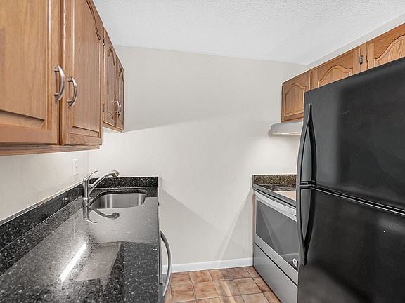 4th image of 18 Leonard Rd Unit 18
