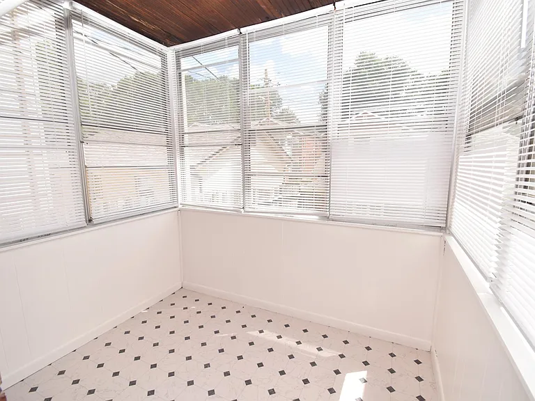 6358 Bancroft Ave — Photo 11