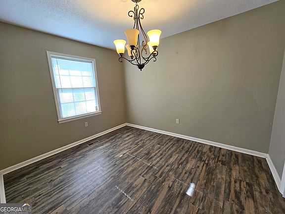 4th image of 3860 Camellia Dr