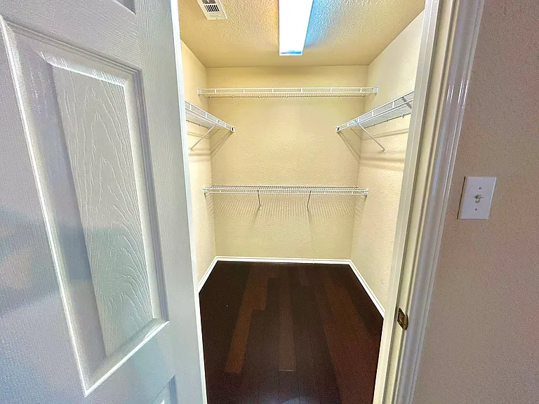 333 Diana Dr — Photo 10
