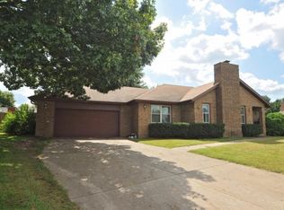 906 W Domino Ct, Nixa, MO 65714
