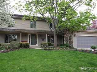 218 Pond Ridge Rd, Libertyville, IL 60048