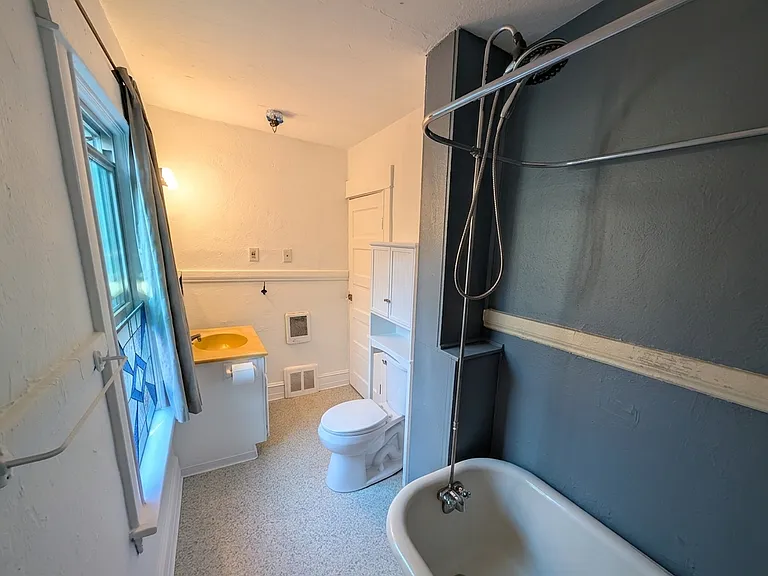 1023 NE Webster St — Photo 15