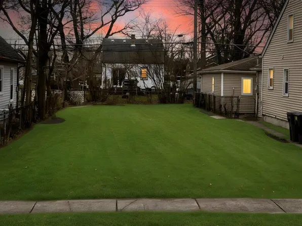 328 E Hayes Ave, Hazel Park, MI 48030