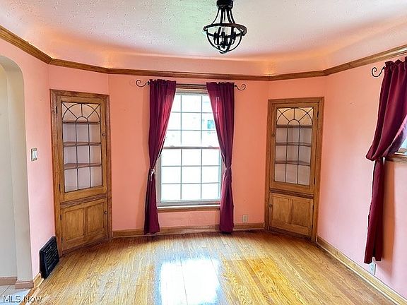 4th image of 16613 Laverne Ave