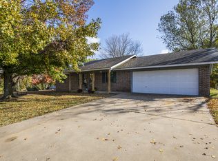 1 Dillow Ln, Bella Vista, AR 72714