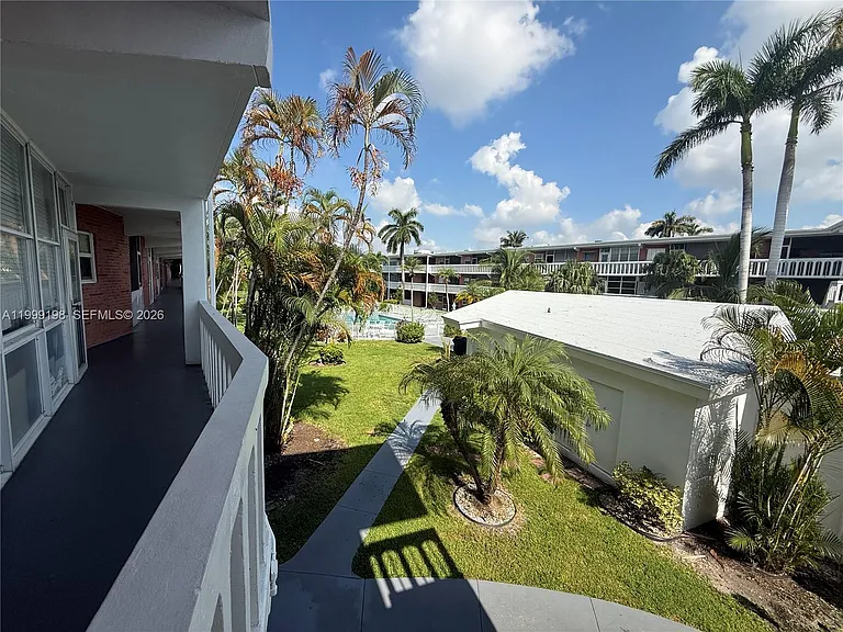 141 NE 10th Ave #17B — Photo 39