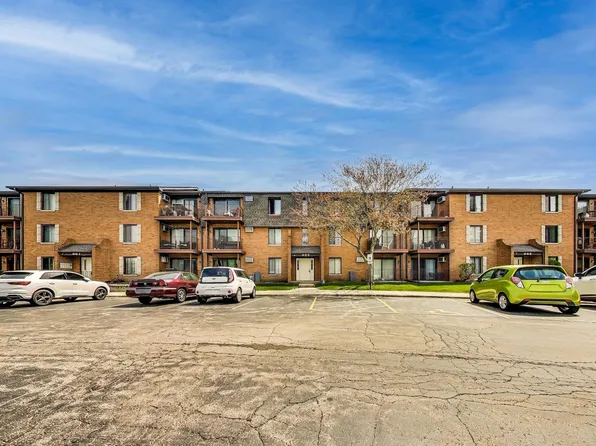665 N Briar Hill Ln APT 3, Addison, IL 60101