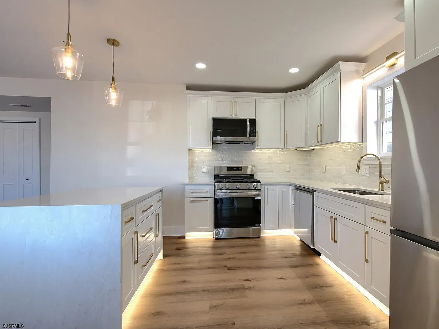 4 bed, 1600 sqft, $3,000 — Photo 3