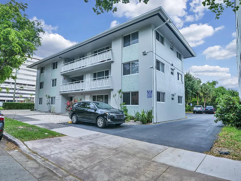 216 Calabria Ave #11 — Photo 12
