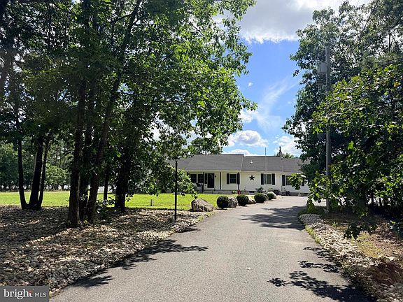 4th image of 958 Jackson Rd